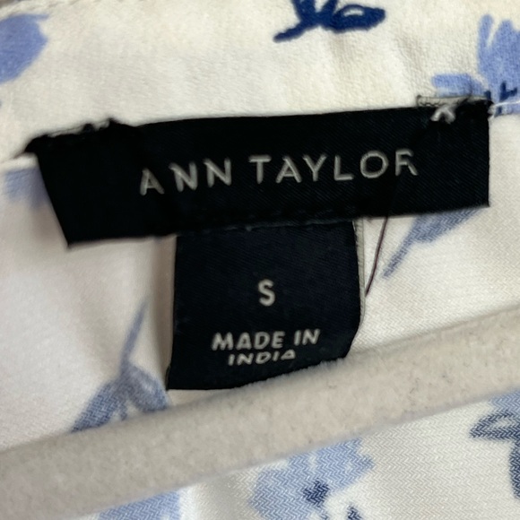 Ann Taylor Blues/Ivory floral pleated eyelet trim blouse - Picture 4 of 10